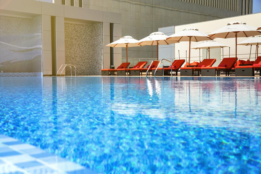 다운타운 로타나 호텔 마나마 외부 사진 The pool at the hotel