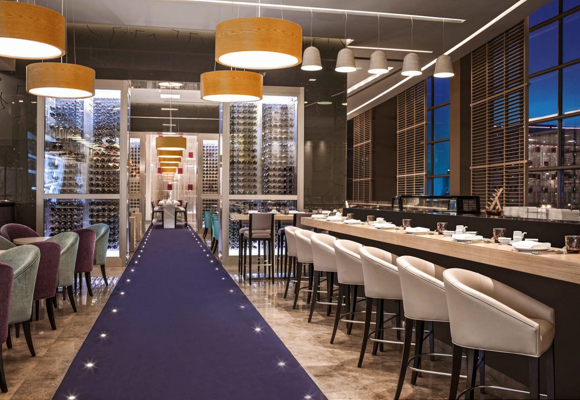 다운타운 로타나 호텔 마나마 외부 사진 The interior of the restaurant