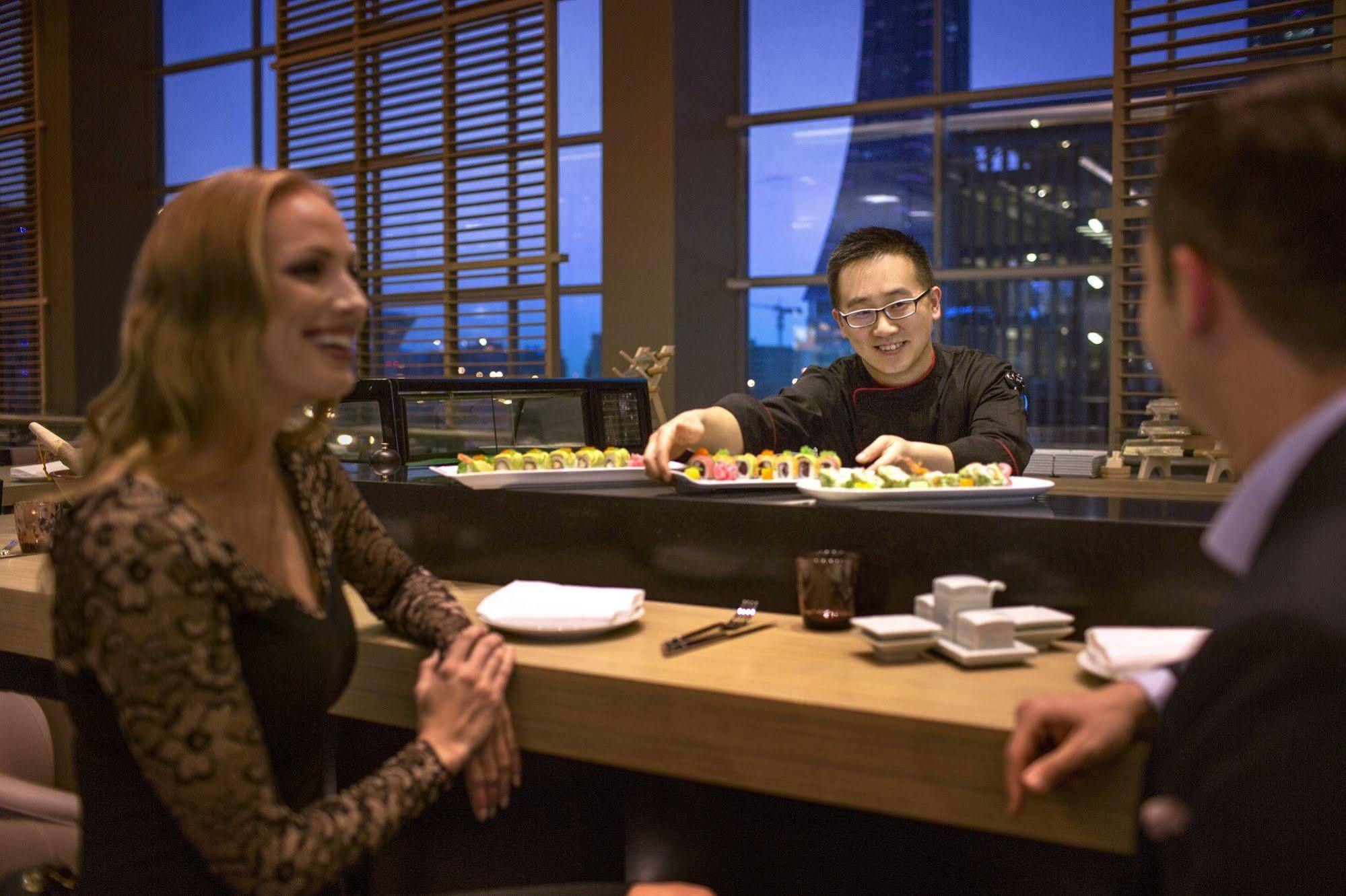 다운타운 로타나 호텔 마나마 외부 사진 Sushi restaurant in Paris