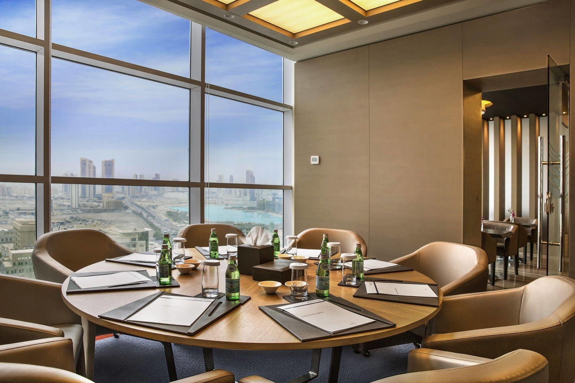 다운타운 로타나 호텔 마나마 외부 사진 Meeting room at the Westin